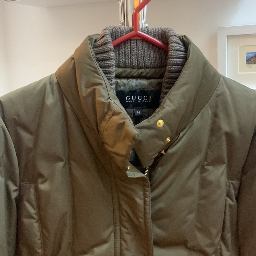 Gorgeous Gucci puffy coat with knit cuffs and collar